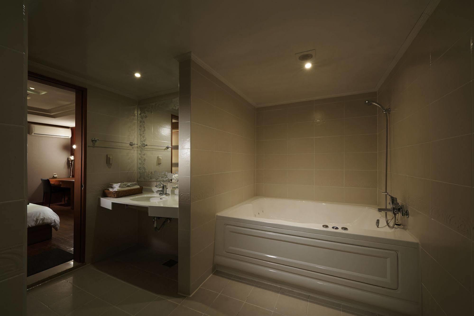Hotel Noblesse, Yeoksam Seoul Exterior foto